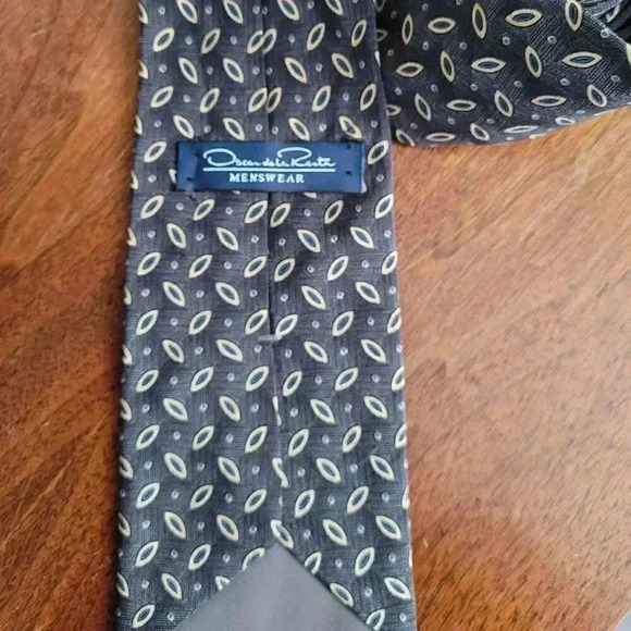Oscar de la Renta 100% Silk Tie - Picture 3 of 6